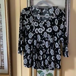 Susan Lawrence long sleeve top black gray nice fit flattering size PXL